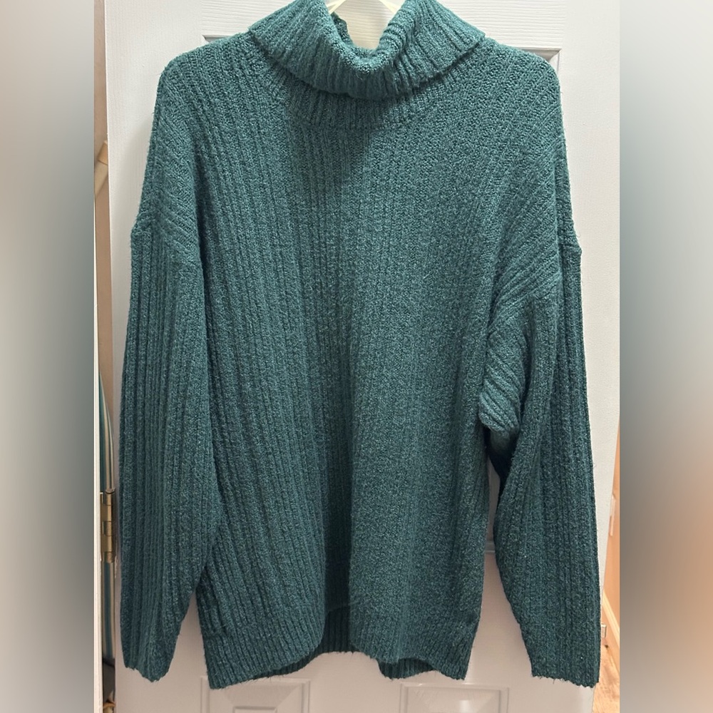 CAbi 3885 Tryst Shadow Cowl Turtleneck Sweater Cut Out Back Teal Size Small